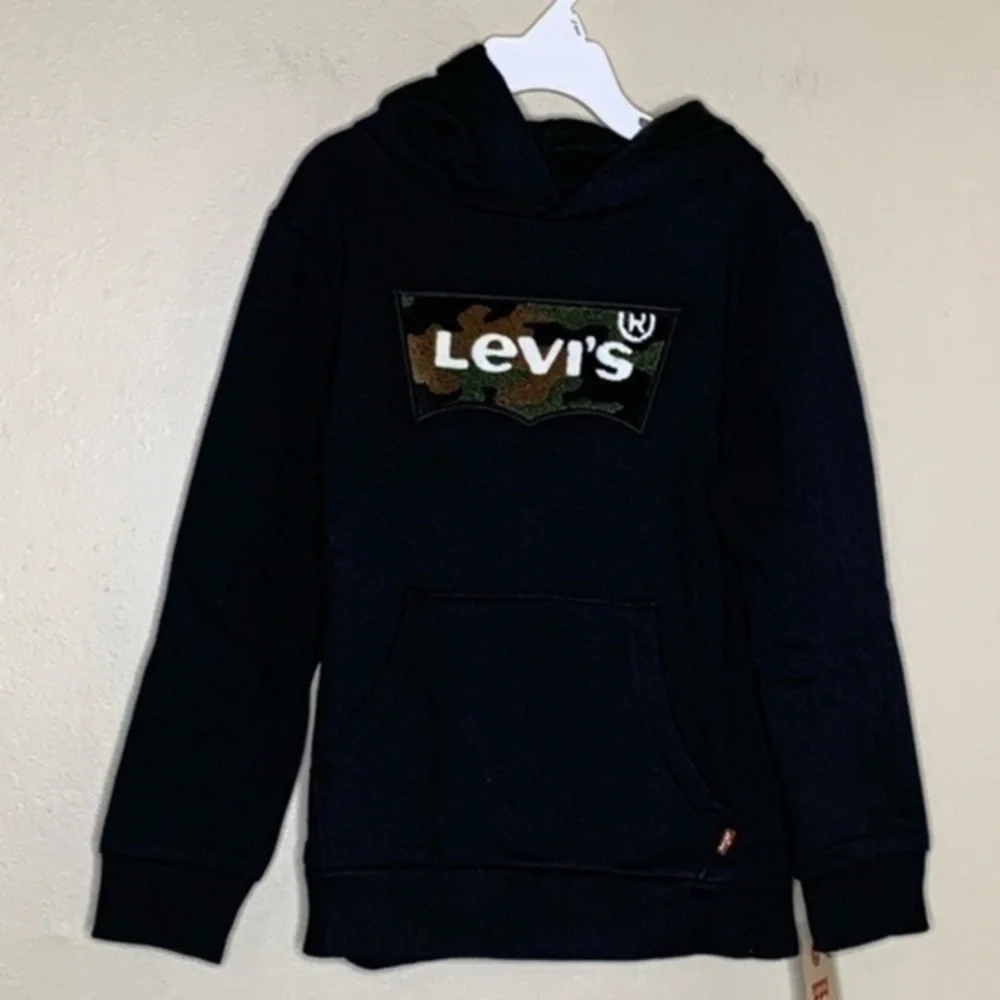 NWT. LEVI’S Boys’ Batwing Hoodie